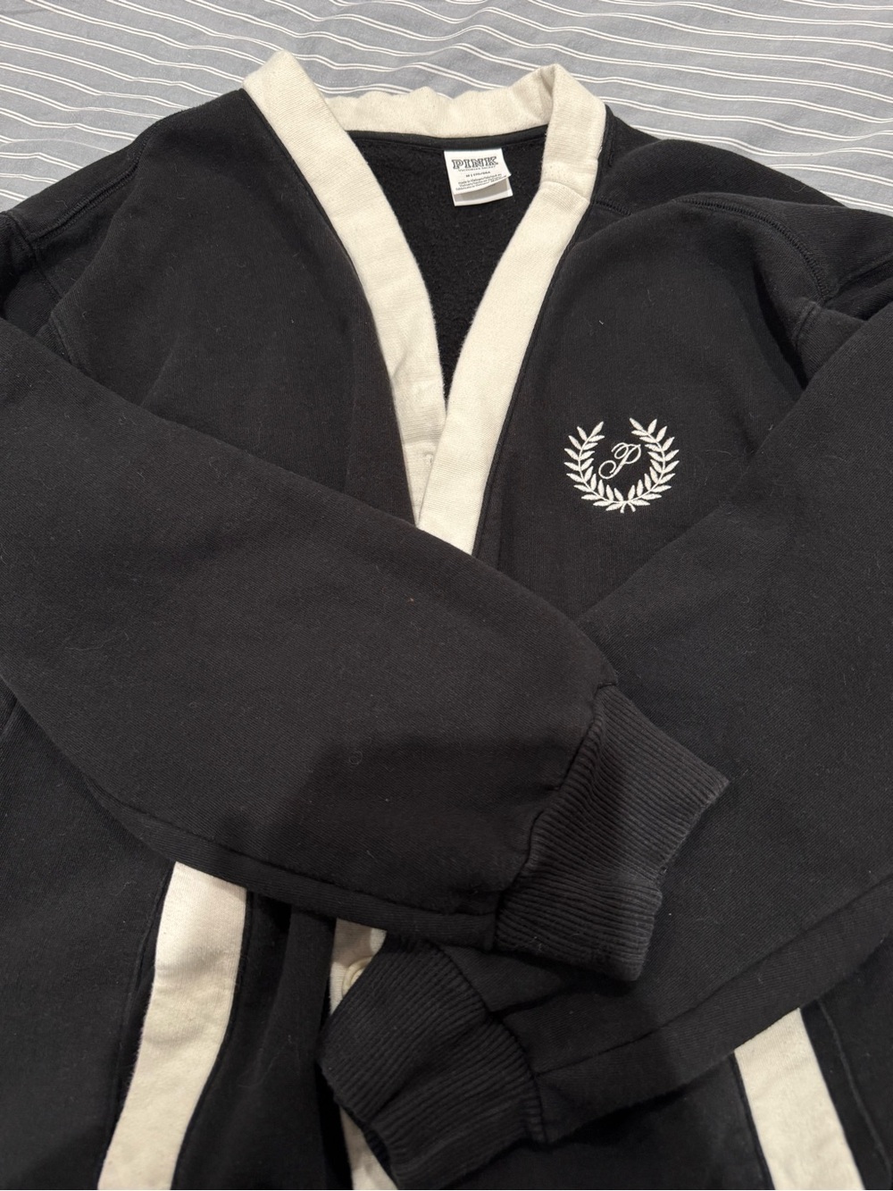 Black and Cream women’s V-Neck Cardigan Sweater - Unbranded